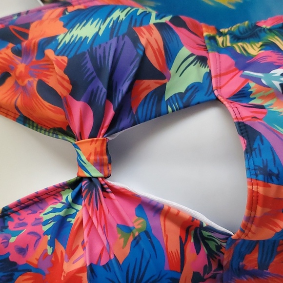 Ladies one pc. Swimsuit size 0XL - Picture 3 of 7